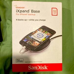 iXpand base for iPhone backup